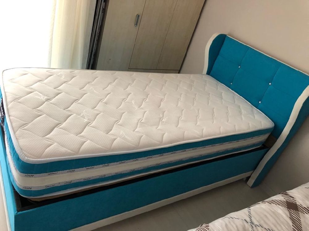 İkinci el mavi baza. yatak ile birlikte satılıktır ucuz fiyat sağlam