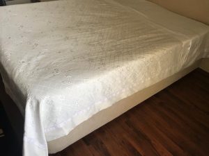 Baza başlık temiz durumda yan yana iki adet iki kişilik baza takımı 7 iki kişilik tertemiz kilim marka sandıklı baza
