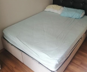 en 140 cm yükseklik190 cm derinlik 63 cm sandıklı iki kişilik baza