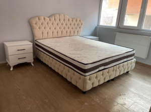 Baza başlık temiz durumda yan yana iki adet iki kişilik baza takımı 16 Baza başlık yatak kullanılabilir durumda iki kişilik baza yatak